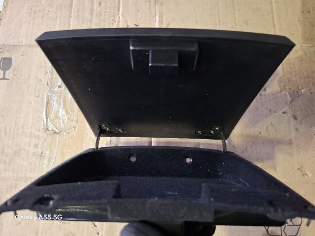 bontott KIA SORENTO Első Tároló Rekesz