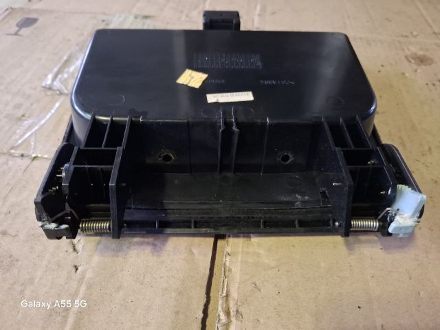 bontott KIA SORENTO Első Tároló Rekesz