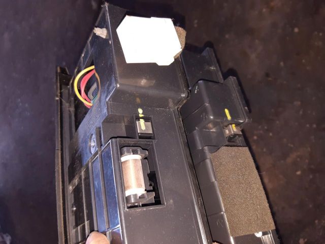 bontott KIA SORENTO Első Tároló Rekesz