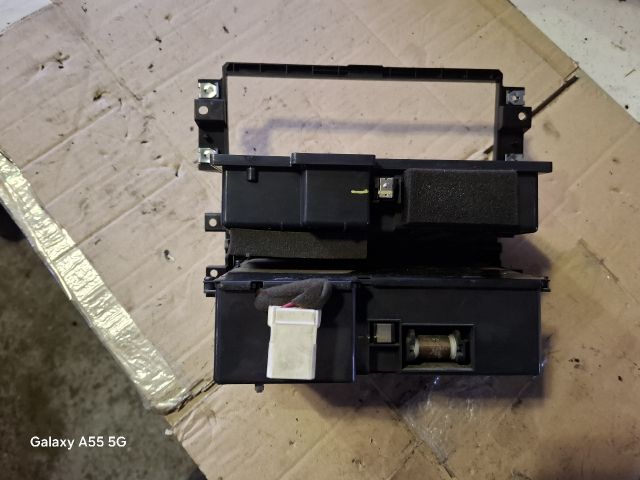 bontott KIA SORENTO Első Tároló Rekesz