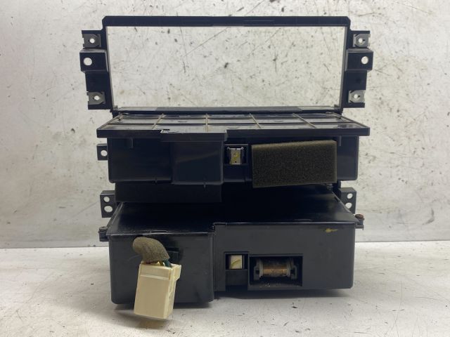 bontott KIA SORENTO Első Tároló Rekesz