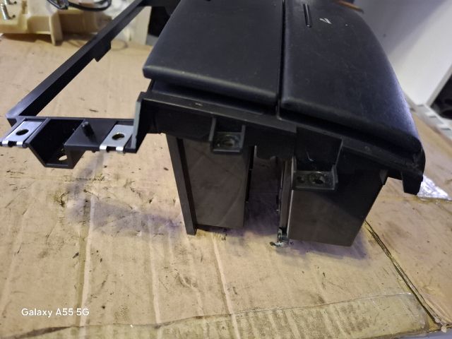 bontott KIA SORENTO Első Tároló Rekesz