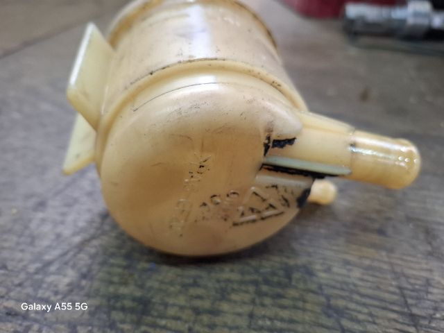 bontott KIA SORENTO Fékfolyadék Tartály