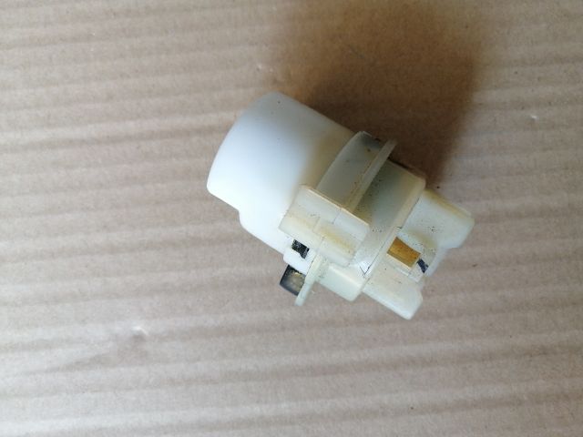 bontott KIA SORENTO Gyújtáskapcsoló Zárbetét