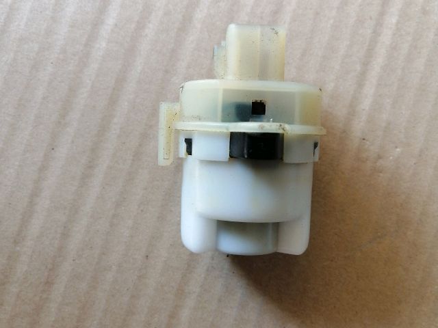 bontott KIA SORENTO Gyújtáskapcsoló Zárbetét