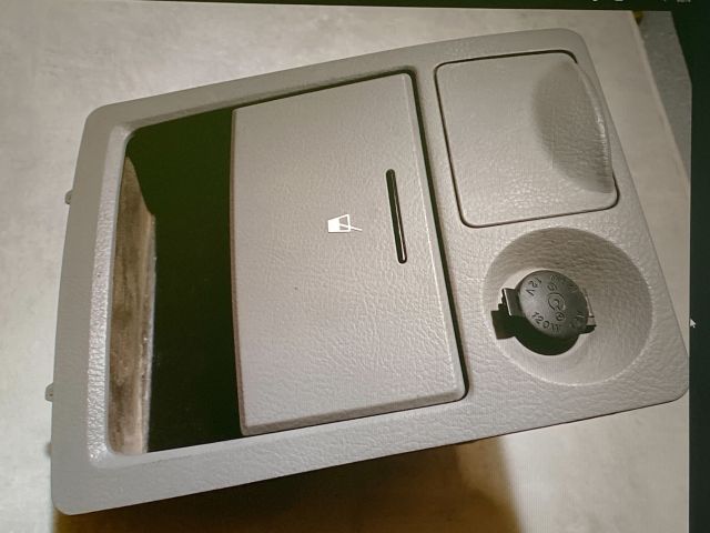 bontott KIA SORENTO Hátsó Hamutartó