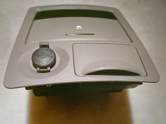 bontott KIA SORENTO Hátsó Hamutartó