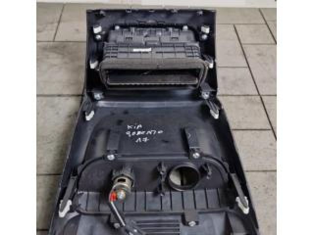 bontott KIA SORENTO Hátsó középső Szellőző