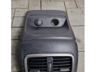 bontott KIA SORENTO Hátsó középső Szellőző