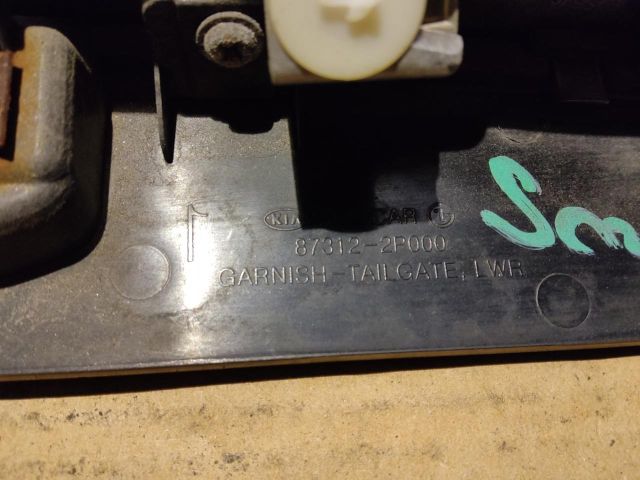 bontott KIA SORENTO Hátsó Rendszámtábla Világítás