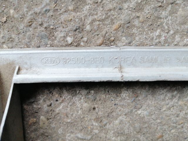 bontott KIA SORENTO Hátsó Rendszámtábla Világítás