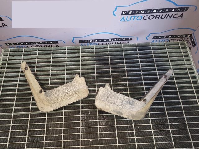 bontott KIA SORENTO Hátsó Sárvédő Gumi Pár