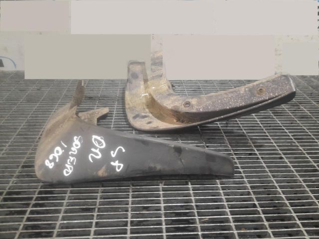 bontott KIA SORENTO Hátsó Sárvédő Gumi Pár