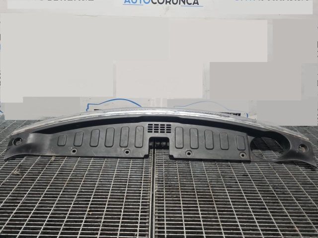 bontott KIA SORENTO Hűtőrács