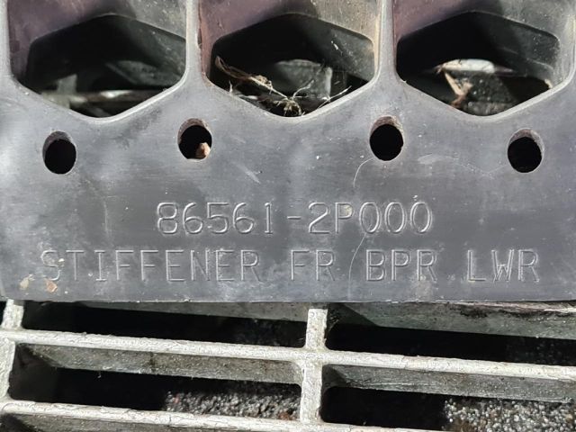 bontott KIA SORENTO Hűtőrács