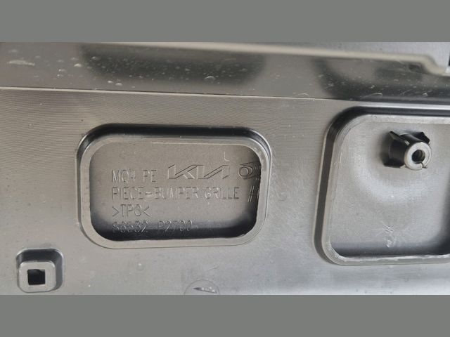 bontott KIA SORENTO Hűtőrács