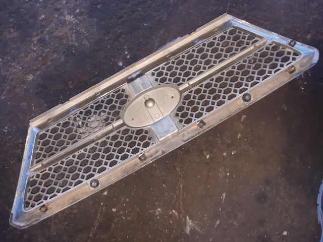 bontott KIA SORENTO Hűtőrács