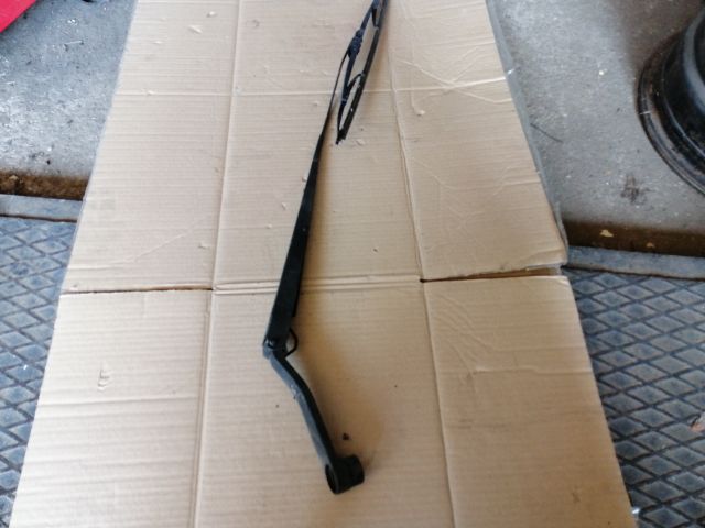 bontott KIA SORENTO Jobb első Ablaktörlő Kar