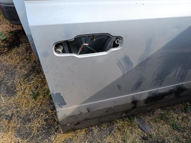 bontott KIA SORENTO Jobb első Ajtó (Részeivel)