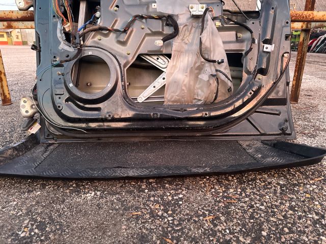 bontott KIA SORENTO Jobb első Ajtó (Üres lemez)