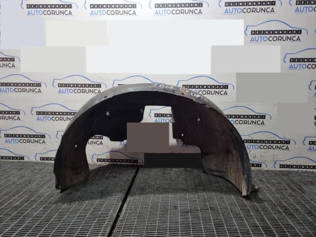 bontott KIA SORENTO Jobb első Dobbetét (Kerékjárati, Műanyag)