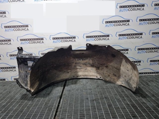 bontott KIA SORENTO Jobb első Dobbetét (Kerékjárati, Műanyag)