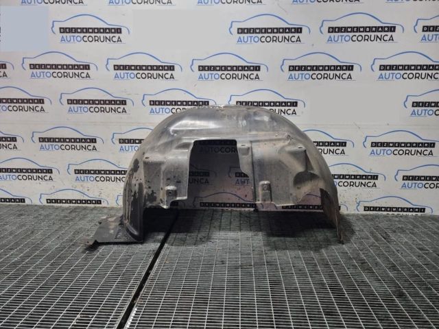 bontott KIA SORENTO Jobb első Dobbetét (Kerékjárati, Műanyag)