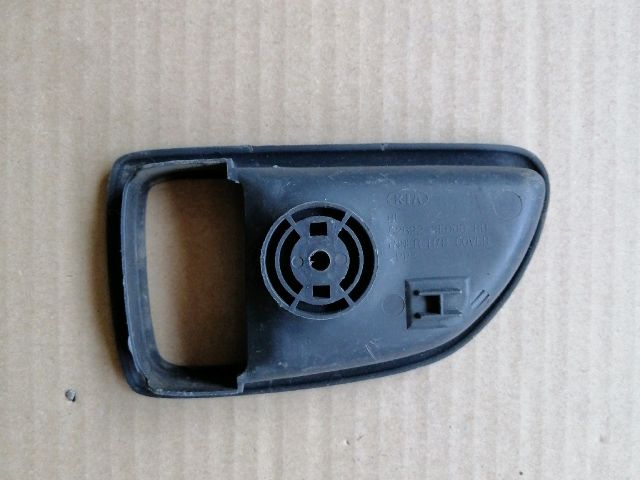 bontott KIA SORENTO Jobb első Kilincs Burkolat