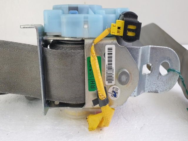 bontott KIA SORENTO Jobb első Övfeszítő