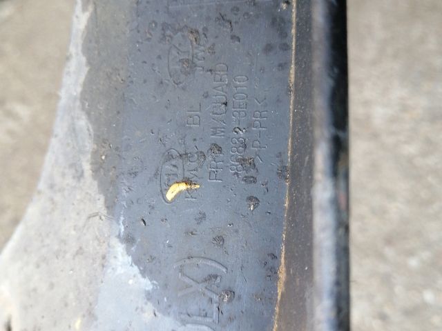 bontott KIA SORENTO Jobb első Sárvédő Gumi