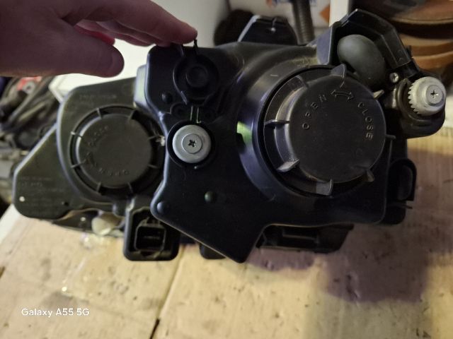 bontott KIA SORENTO Jobb Fényszóró