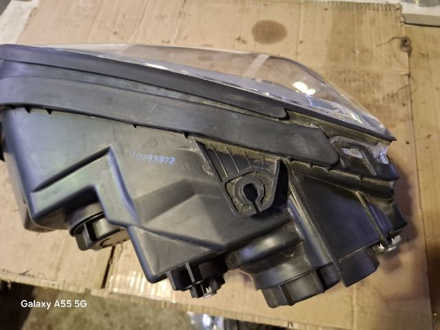 bontott KIA SORENTO Jobb Fényszóró