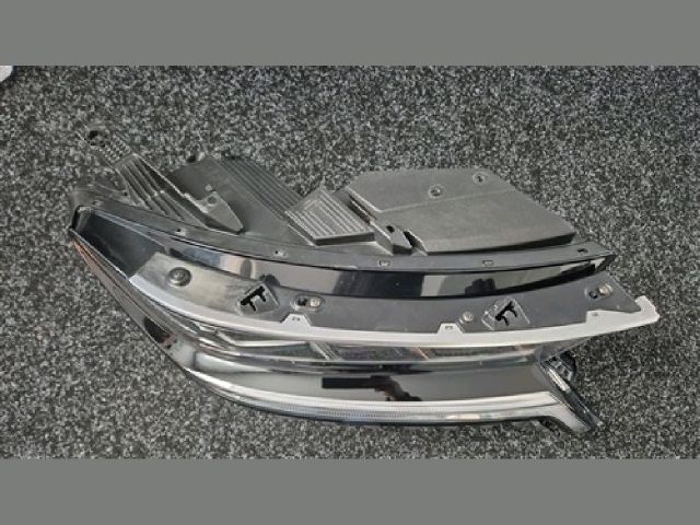 bontott KIA SORENTO Jobb Fényszóró