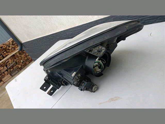 bontott KIA SORENTO Jobb Fényszóró