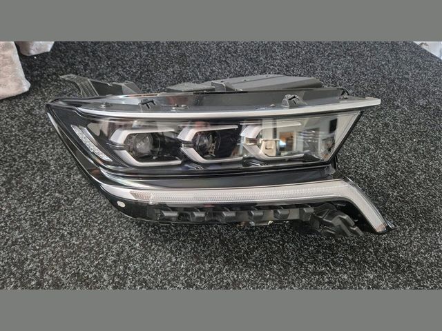 bontott KIA SORENTO Jobb Fényszóró