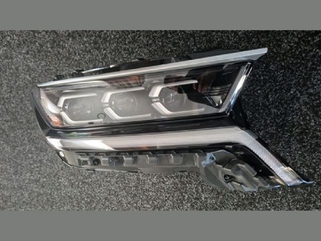 bontott KIA SORENTO Jobb Fényszóró