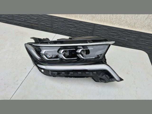 bontott KIA SORENTO Jobb Fényszóró