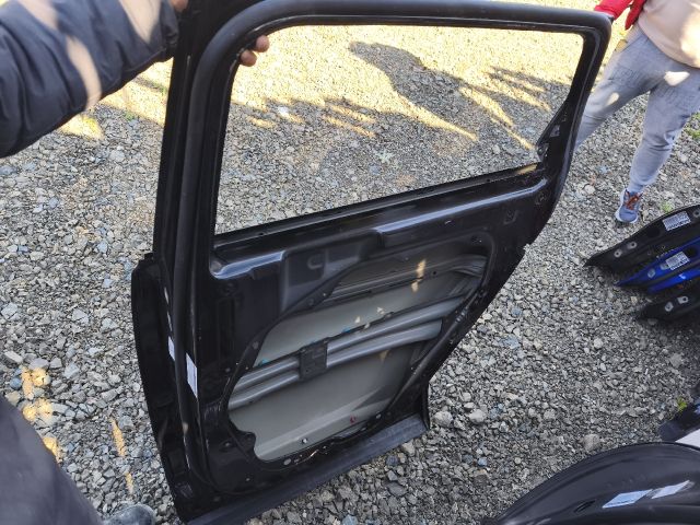 bontott KIA SORENTO Jobb hátsó Ajtó (Üres lemez)