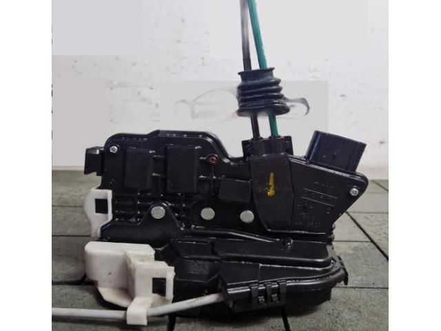 bontott KIA SORENTO Jobb hátsó Ajtózár