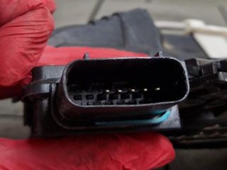 bontott KIA SORENTO Jobb hátsó Ajtózár