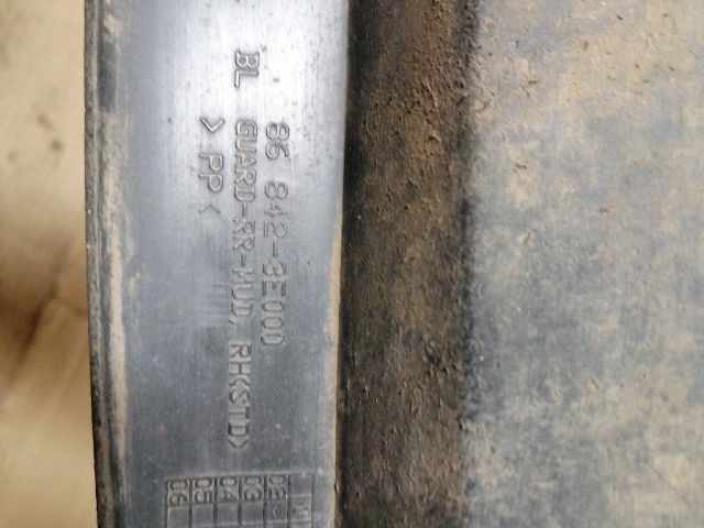 bontott KIA SORENTO Jobb hátsó Sárvédő Gumi