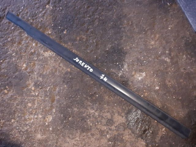 bontott KIA SORENTO Jobb hátsó Vízlehúzó Gumicsík