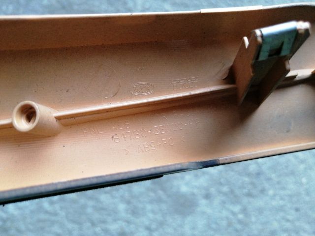 bontott KIA SORENTO Jobb Műszerfal Díszléc