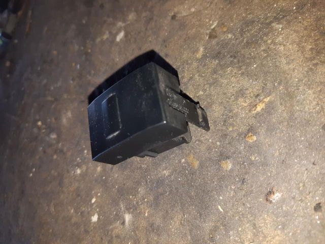 bontott KIA SORENTO Kapcsoló (Magában)