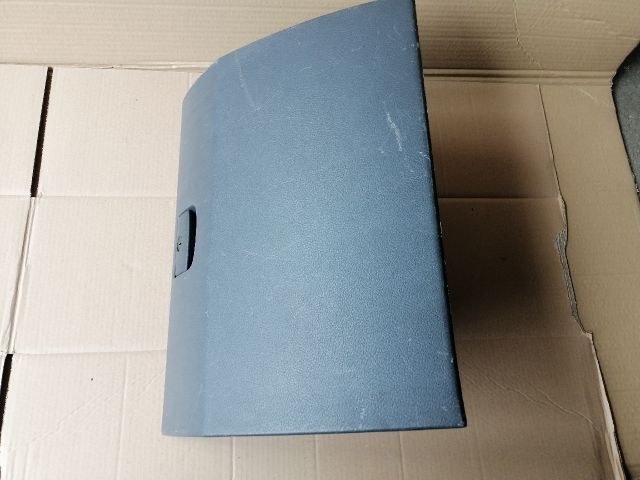 bontott KIA SORENTO Kesztyűtartó