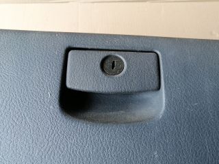 bontott KIA SORENTO Kesztyűtartó