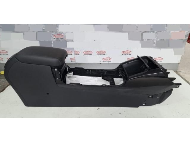 bontott KIA SORENTO Könyöklő