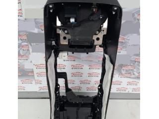 bontott KIA SORENTO Könyöklő