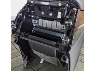 bontott KIA SORENTO Könyöklő