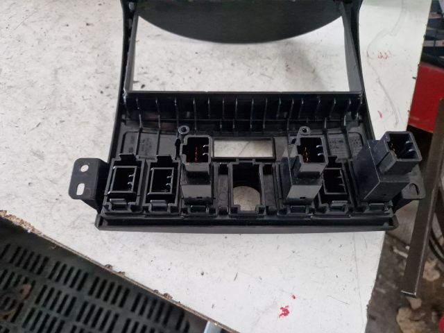 bontott KIA SORENTO Középkonzol Keret